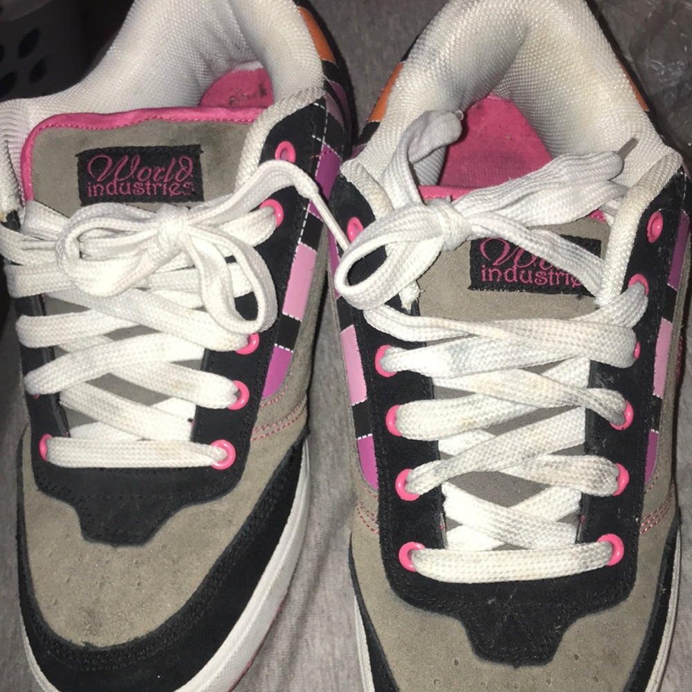 World Industries skater shoes